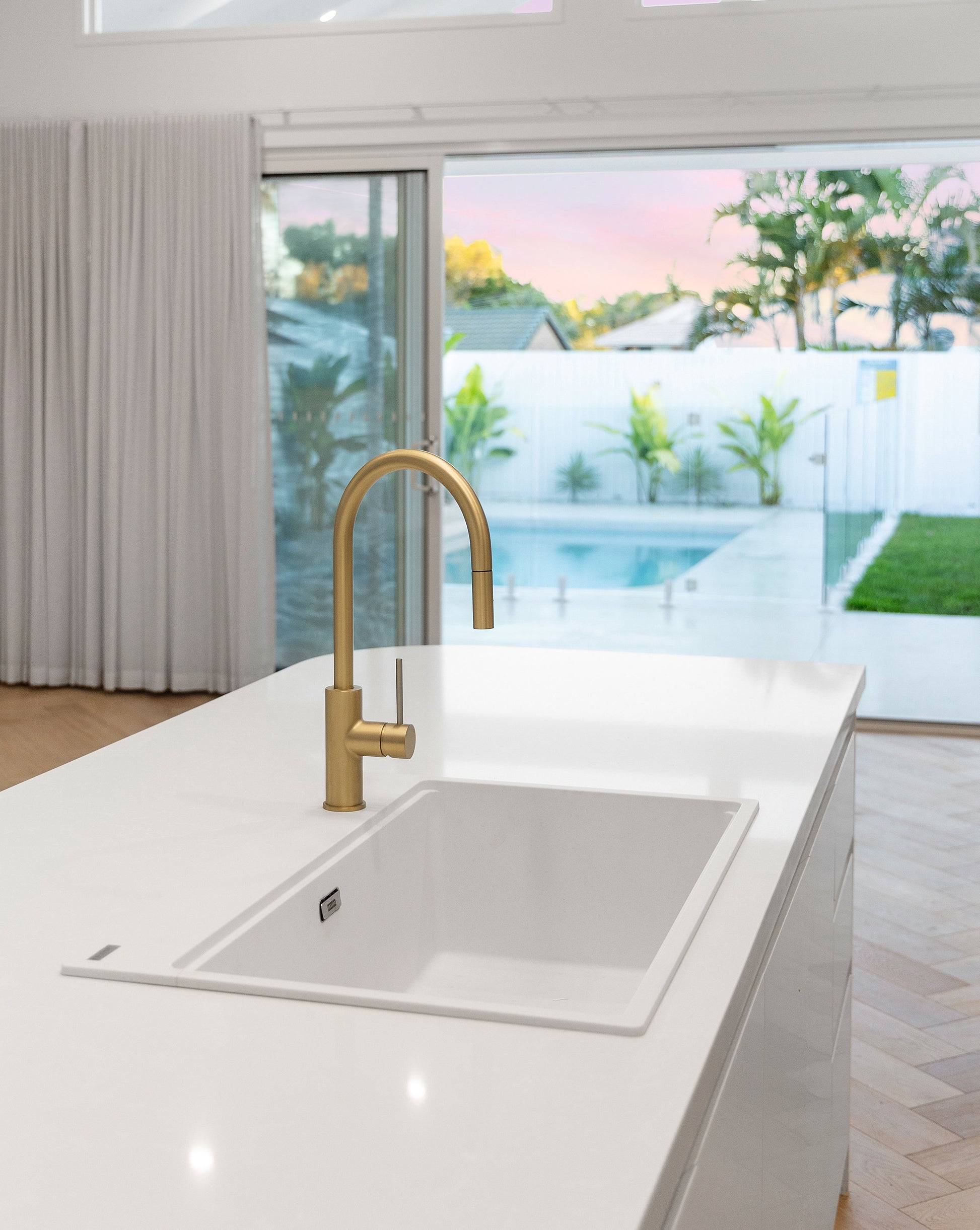 Pull Out Bench Mounted Kitchen Mixer