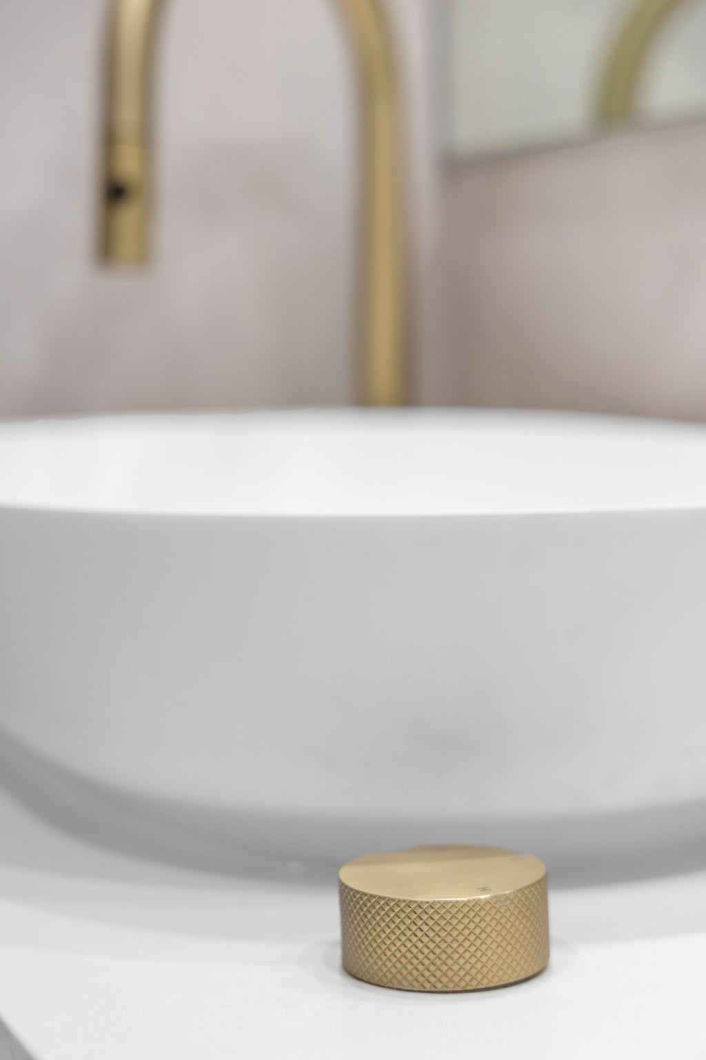 Pull Out Bench Mounted Basin Mixer